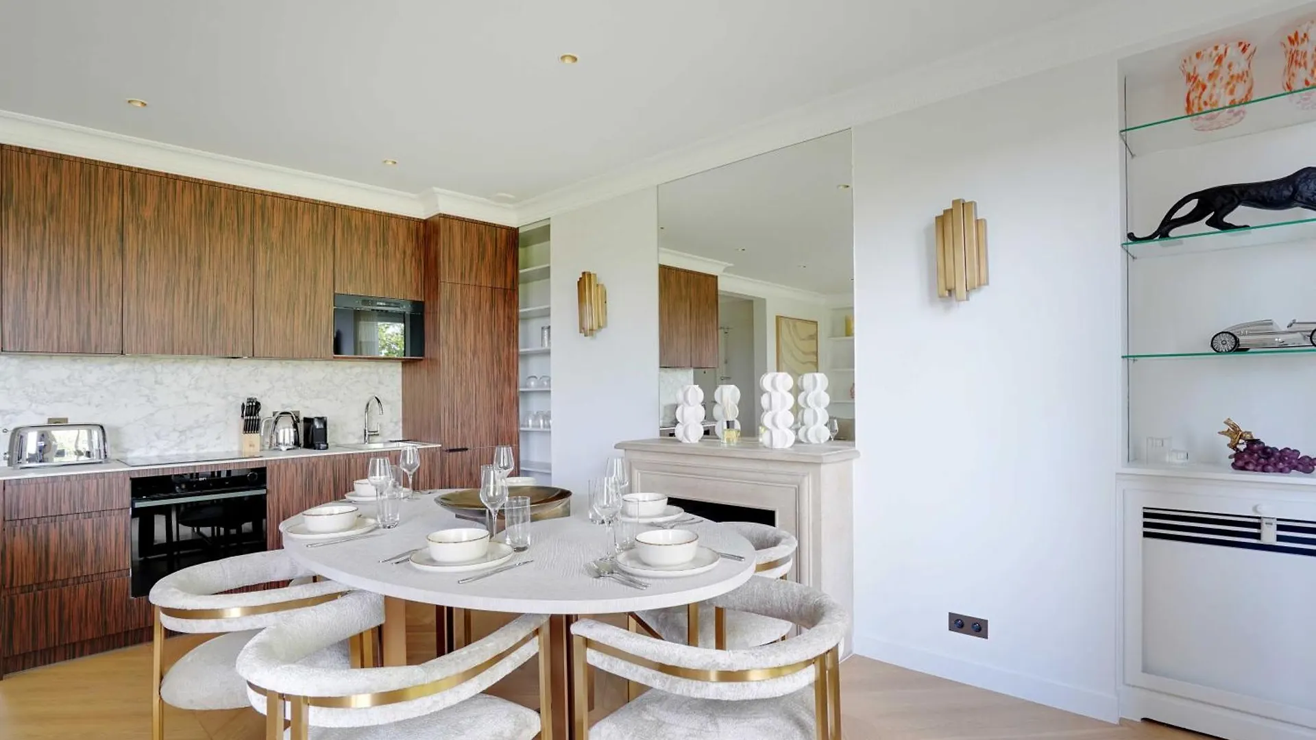 Luxurious Apartment - 2Br- 6P Eiffel Tower View Paris