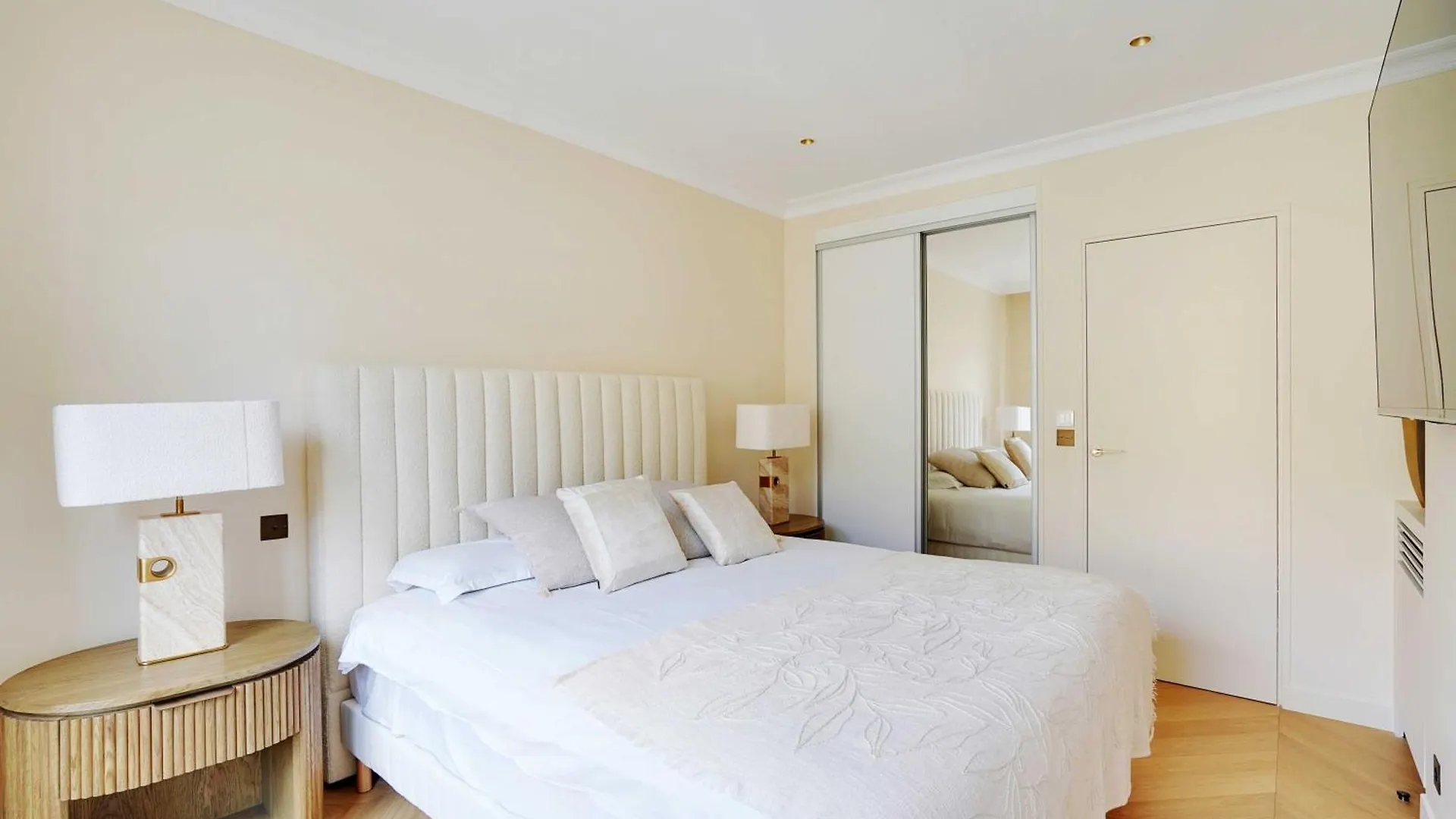 Luxurious Apartment - 2Br- 6P Eiffel Tower View Paris Frankrike