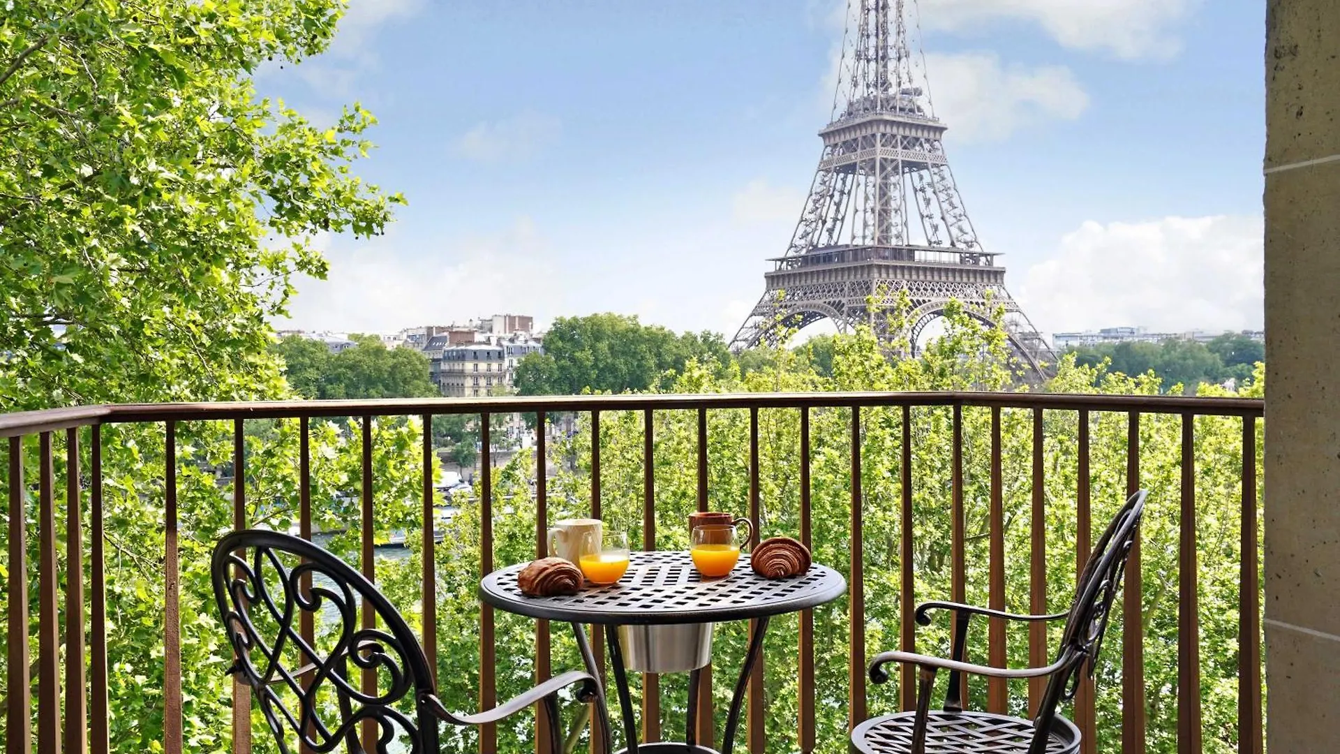 Luxurious Apartment - 2Br- 6P Eiffel Tower View contacts
